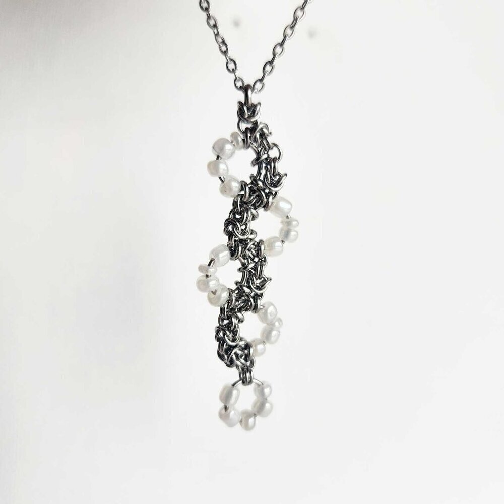 Unique white pearl and silver snake necklace with a small silver chain - Picture 8 of 11